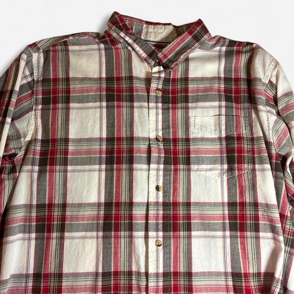Wrangler Men's XL Red and white plaid button-up long sleeves shirt western wear